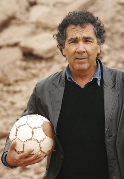 “El Fantasista”: Libro que dio fama mundial a un clásico del fútbol pampino entre “Coya Sur” y “María Elena”.